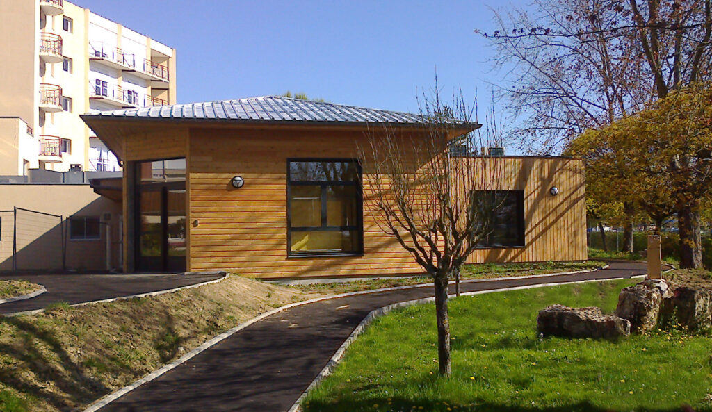 extension OB EHPAD Roger Lagrange par Naos Atelier d'Architecture, vue extérieure
