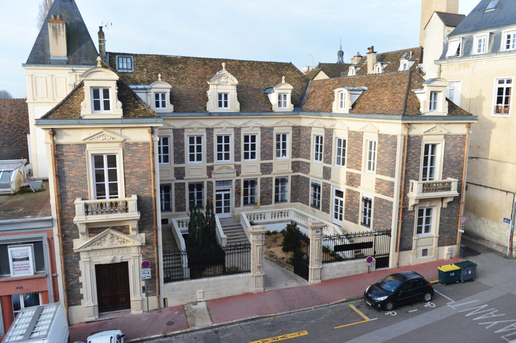 Restauration d'un hôtel particulier en 20 logements à Chalon-sur-Saône. Vue extérieure général du bâti existant